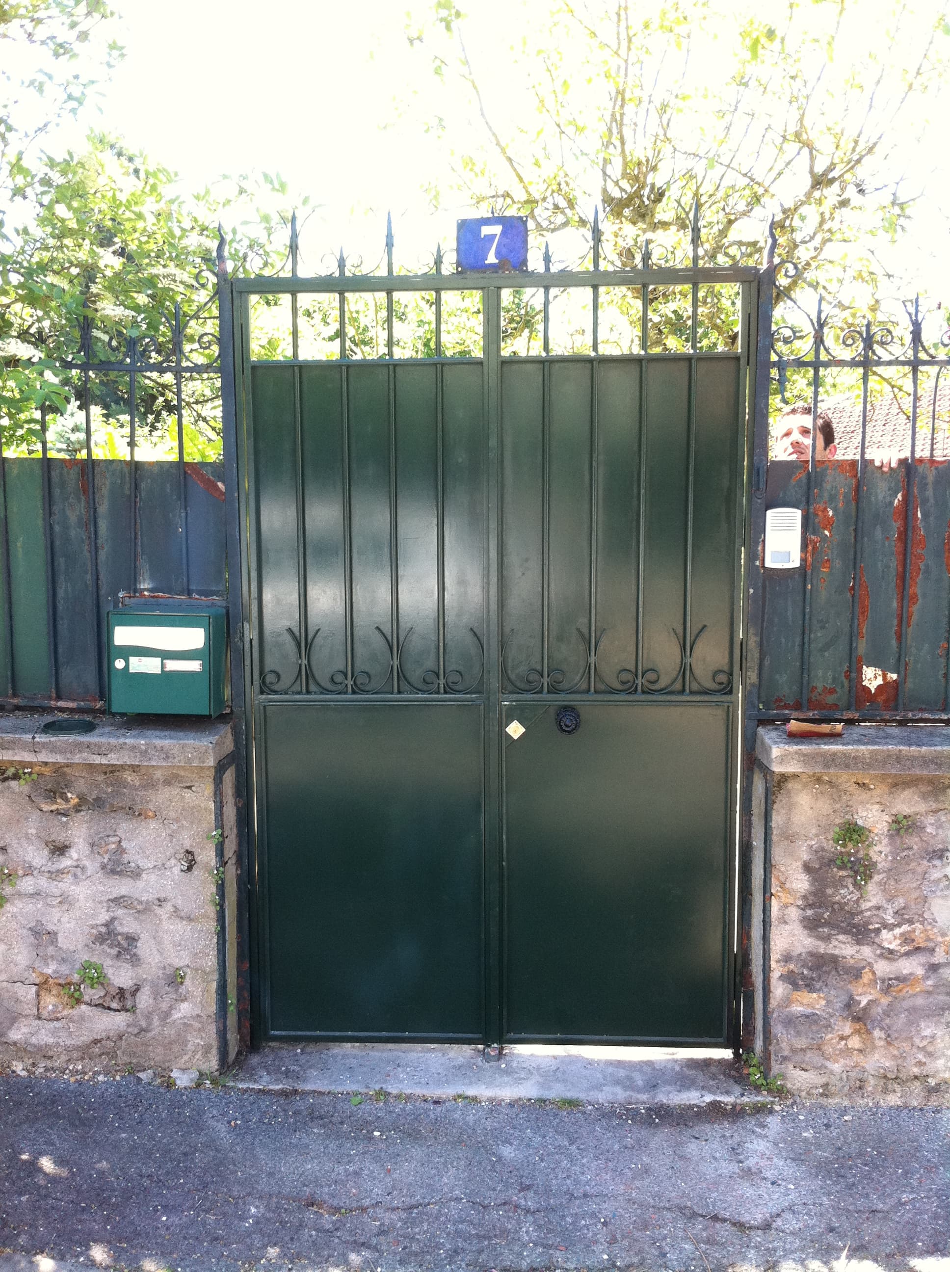 Portail Kaki - Image 1