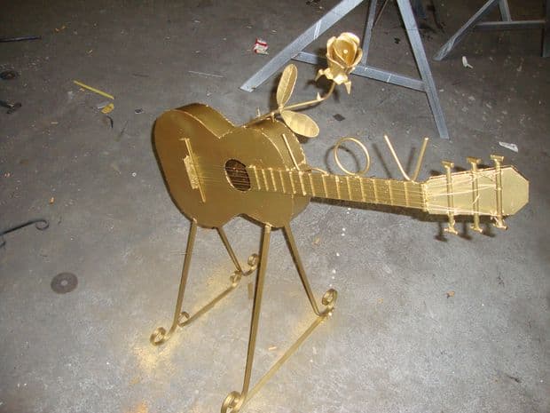 La Guitare Métallique - Image 1